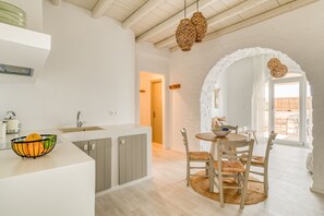 Interior - Cavos Paros Veranda Apt: Large Patio, Bathtub & Walk to Beach (Paros)
