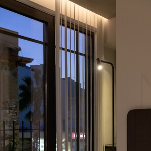 Studio | In-room safe, blackout drapes, soundproofing, iron/ironing board