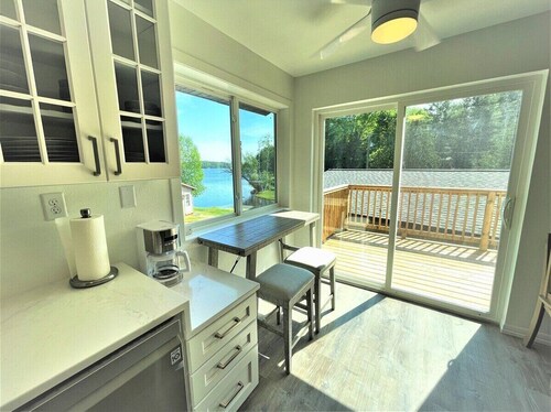 The Eagles Nest, Lakeside Fresh Renovation!