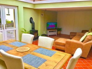 Dining - Character cottage in a stunning location! (Llandeilo)