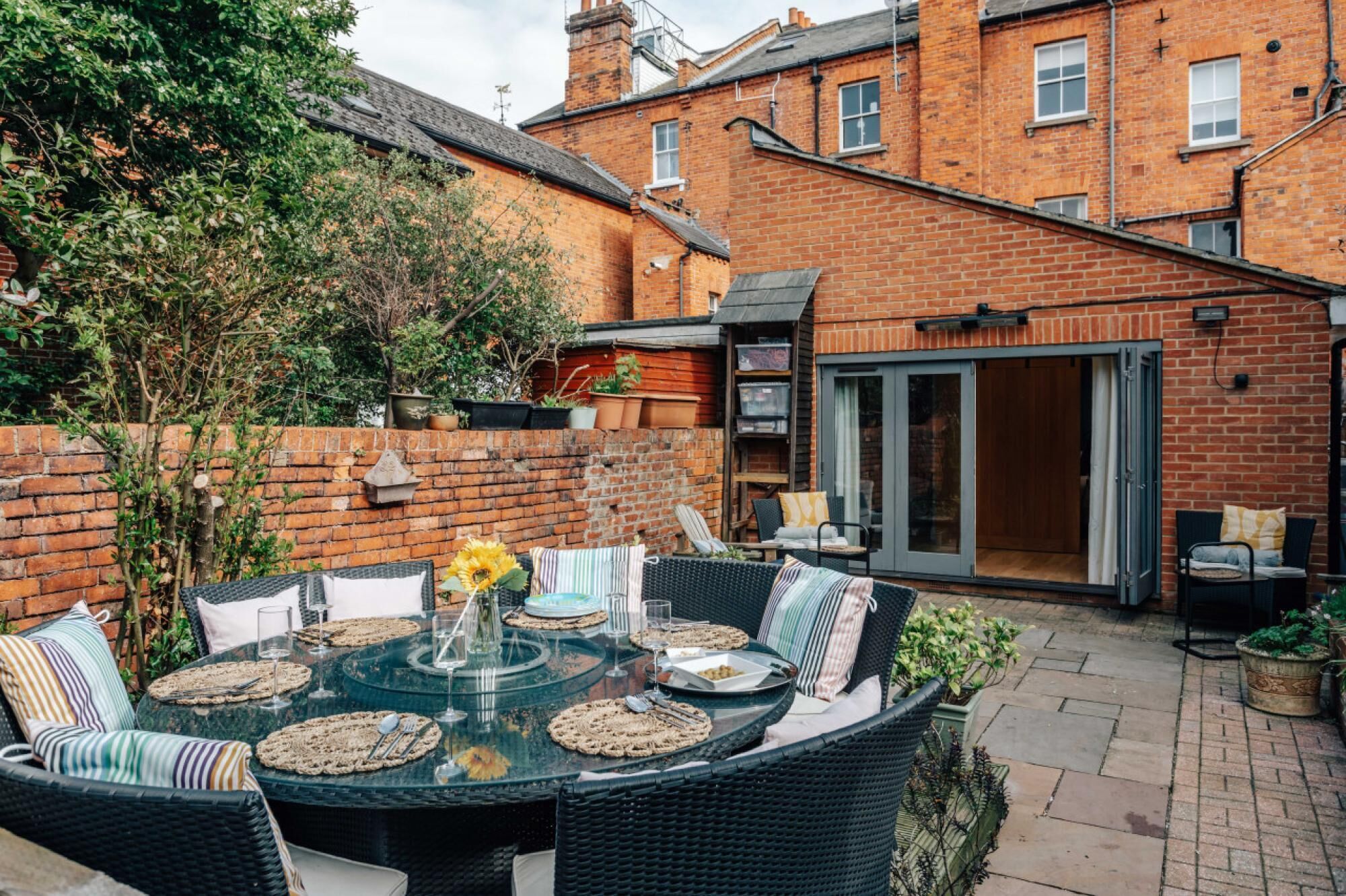 4 عدّة غرف نوم ومكتب