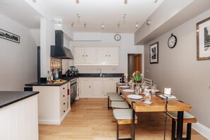 Apartment | 4 Schlafzimmer, Schreibtisch