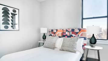Appartement classique, 1 chambre, non-fumeur | Espace de travail pour ordinateurs portables, fer et planche à repasser