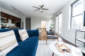 43-英寸智能电视(配备数码频道)、电视、Netflix