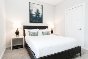 Ruang kerja komputer riba, seterika/papan seterika, Wi-fi percuma 