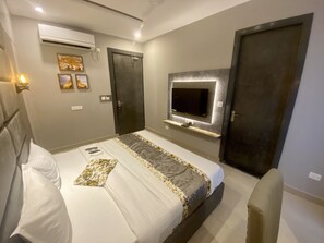 Deluxe Room - Hotel Adhiraja Palace (Haridwar)