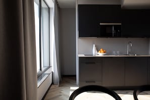 Full-sized fridge, microwave, stovetop, dishwasher