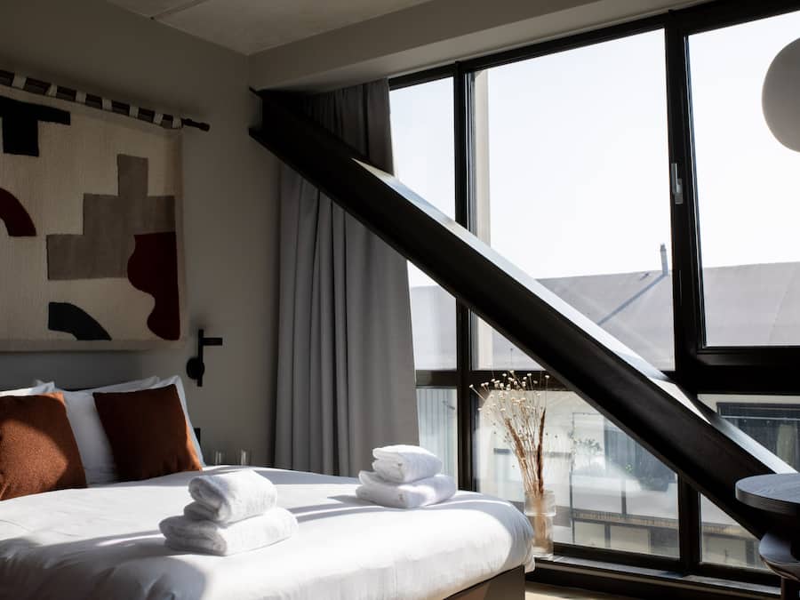 Studio | Oppholdsområde | En 55-tommers LED-TV med digitale kanaler samt TV