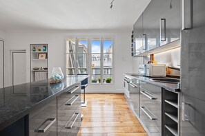 Fridge, microwave, oven, dishwasher