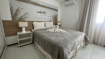 Apartamento família | Cofres nos quartos, individualmente mobiliados, cortinas blackout