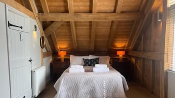 Casa de campo familiar, 2 habitaciones | 2 habitaciones, muebles diferentes y tabla de planchar con plancha