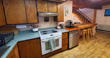 Juneau Cabin near Eaglecrest & Trails