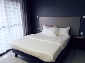 Premium bedding, individually decorated, individually furnished - Ashleys Hotel (Kampala)