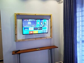 Television - Ashleys Hotel (Kampala)