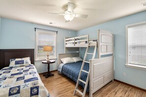 4 bedrooms, iron/ironing board, WiFi, bed sheets