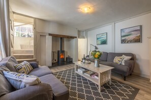 TV, fireplace - St Michael's Cottage (4), Wells-next-the-Sea, Norfolk (Wells-next-the-Sea)