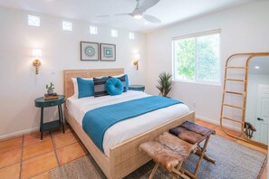 7 bedrooms, desk, iron/ironing board, travel cot