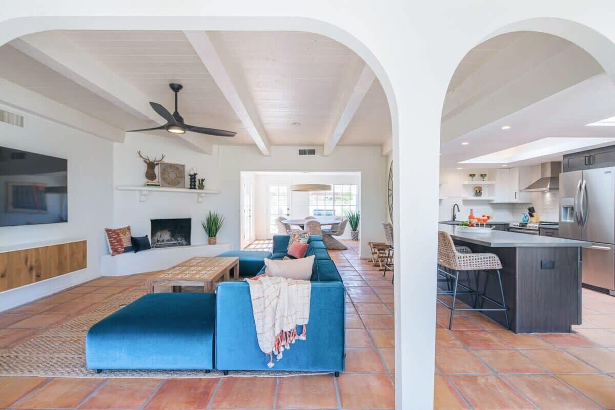 Una Smart TV, una oficina