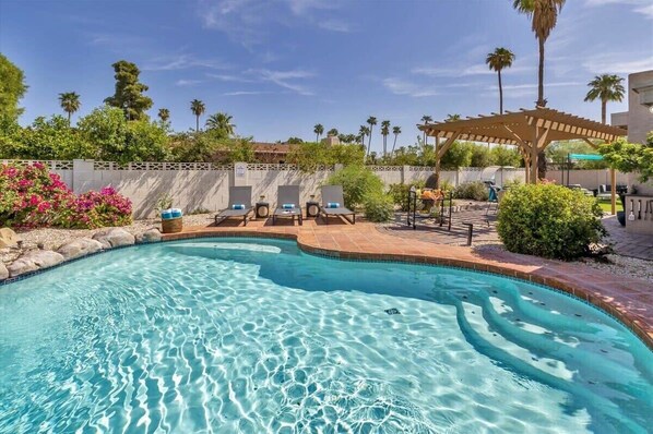 Unclassified image, 1 of 29, button