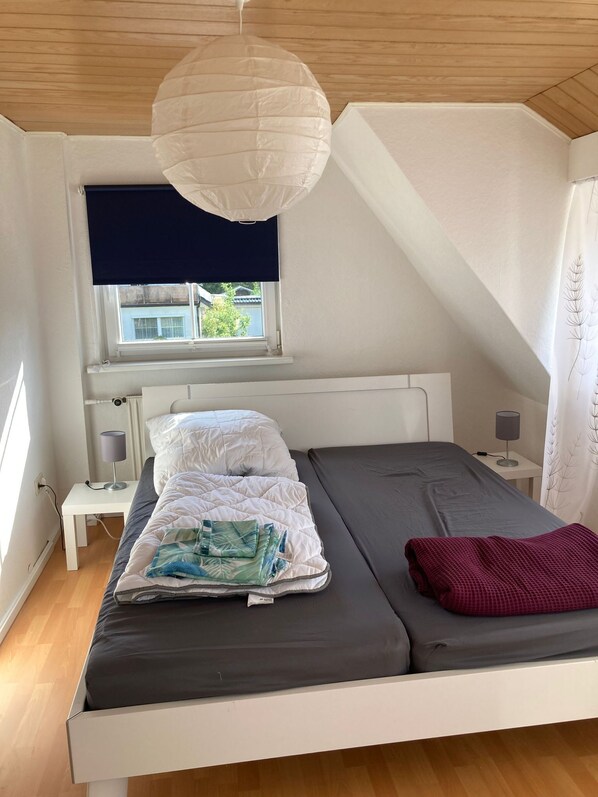 2 bedrooms, desk, iron/ironing board, travel crib