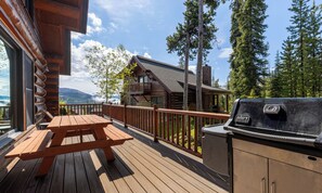 Outdoor dining - Big Sky Vacation Rentals: Powder Ridge Rosebud 14 (Big Sky)