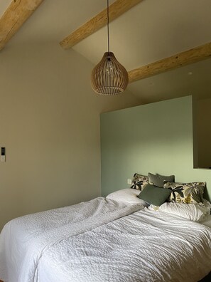 4 bedrooms, desk, iron/ironing board, travel cot
