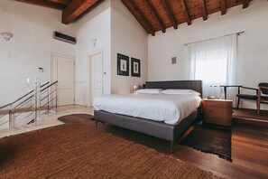 1 habitación, escritorio, wifi y ropa de cama 