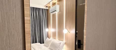 Luxe beddengoed, een minibar, een kluis op de kamer, een bureau