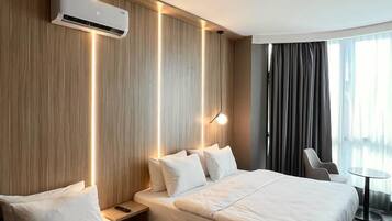 Business Double or Twin Room | Premium bedding, minibar, in-room safe, desk