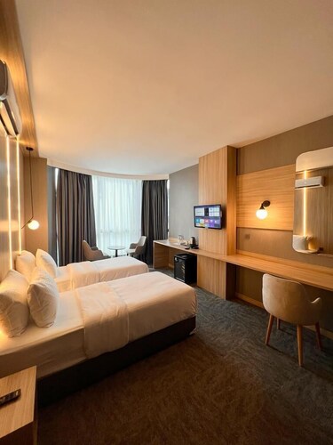 Royal Mass Airport Business Hotel