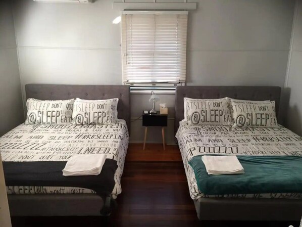 4 bedrooms, iron/ironing board, WiFi, bed sheets