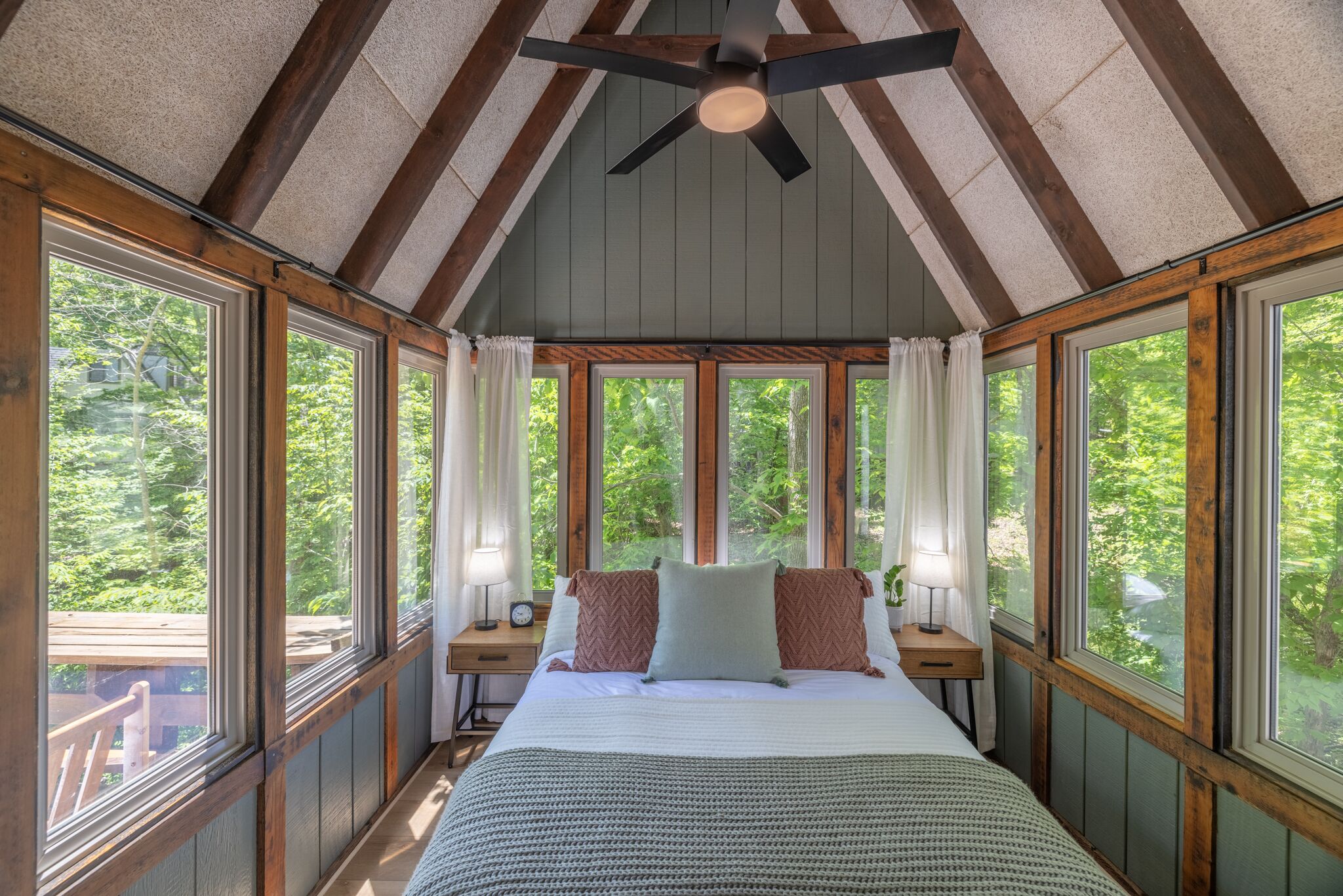 1 Schlafzimmer, Schreibtisch, WLAN, Bettwäsche