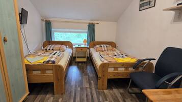 Comfort Double Room, 2 Twin Beds | Free WiFi, bed sheets