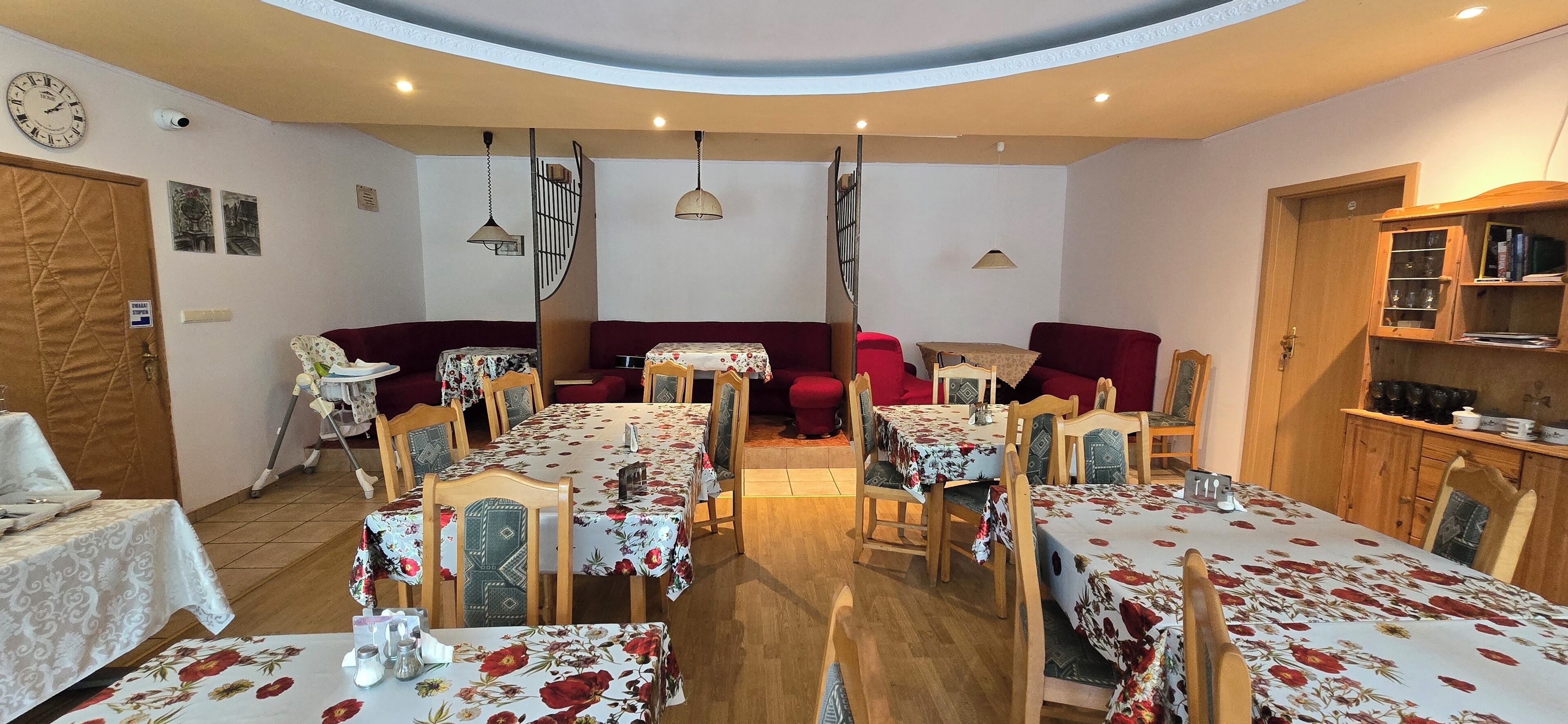 每日供应即点即煮早餐（每人 PLN 40）