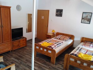 Comfort Triple Room | Free WiFi, bed sheets - Agroletnica Country house (Swidnica)