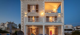 Villa de lujo Castello Rogoznica con piscina privada climatizada, sauna y gimnasio