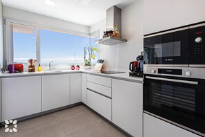 KylskÄp, mikrovÄgsugn, ugn och spishÀll