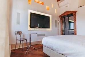 1 bedroom, WiFi, bed sheets - Perla, room with bathroom.Villa Riva, tranquility,at the foot of the Little Dolomites. (Badia Calavena)