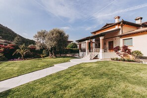 Exterior - Perla, room with bathroom.Villa Riva, tranquility,at the foot of the Little Dolomites. (Badia Calavena)