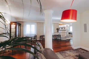 Interior - Perla, room with bathroom.Villa Riva, tranquility,at the foot of the Little Dolomites. (Badia Calavena)