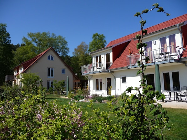 Exterior - First floor apartment suitable for senior citizens on the island of Usedom - quiet location (Loddin)
