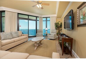 Condo, 3 habitaciones | Área de sala de estar