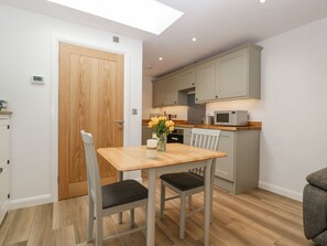 Dining - Barrow Lodge (Blandford Forum)