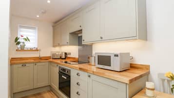 Fridge, dishwasher, electric kettle, toaster