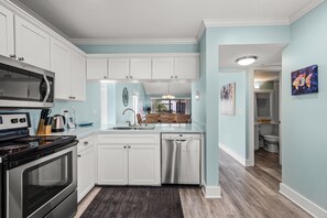 Refrigerador, microondas, horno y lavavajillas 