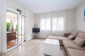 Smart TV - Villa Ginevra - Two Bedroom Villa, Sleeps 4 (Torre Soli Nou)