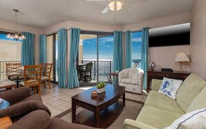 Condo, 3 habitaciones | Área de sala de estar