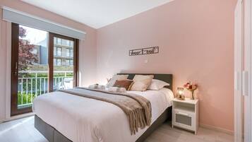 2 bedrooms, travel crib, WiFi, bed sheets