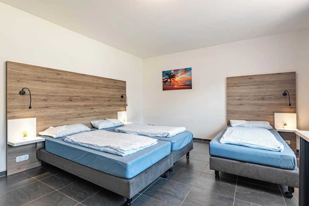 1 chambre, bureau, espace de travail pour ordinateur portable