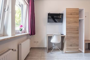 Double or Twin Room, 2 Twin Beds | Desk, laptop workspace, blackout drapes, soundproofing
